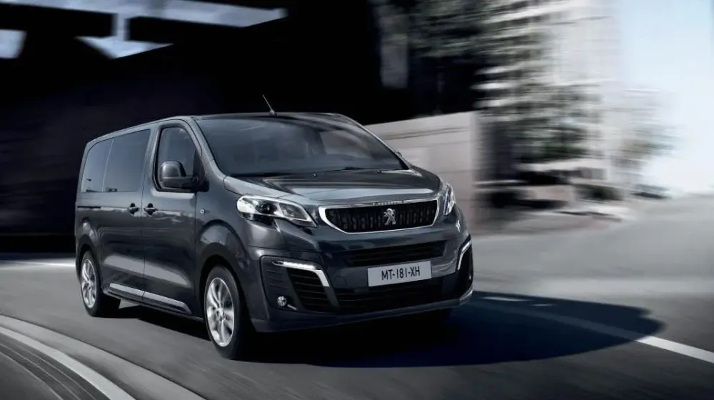 Peugeot Traveller (9 places)